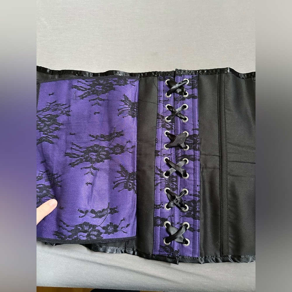 Purple and black lace overbust corset - Picture 3 of 6